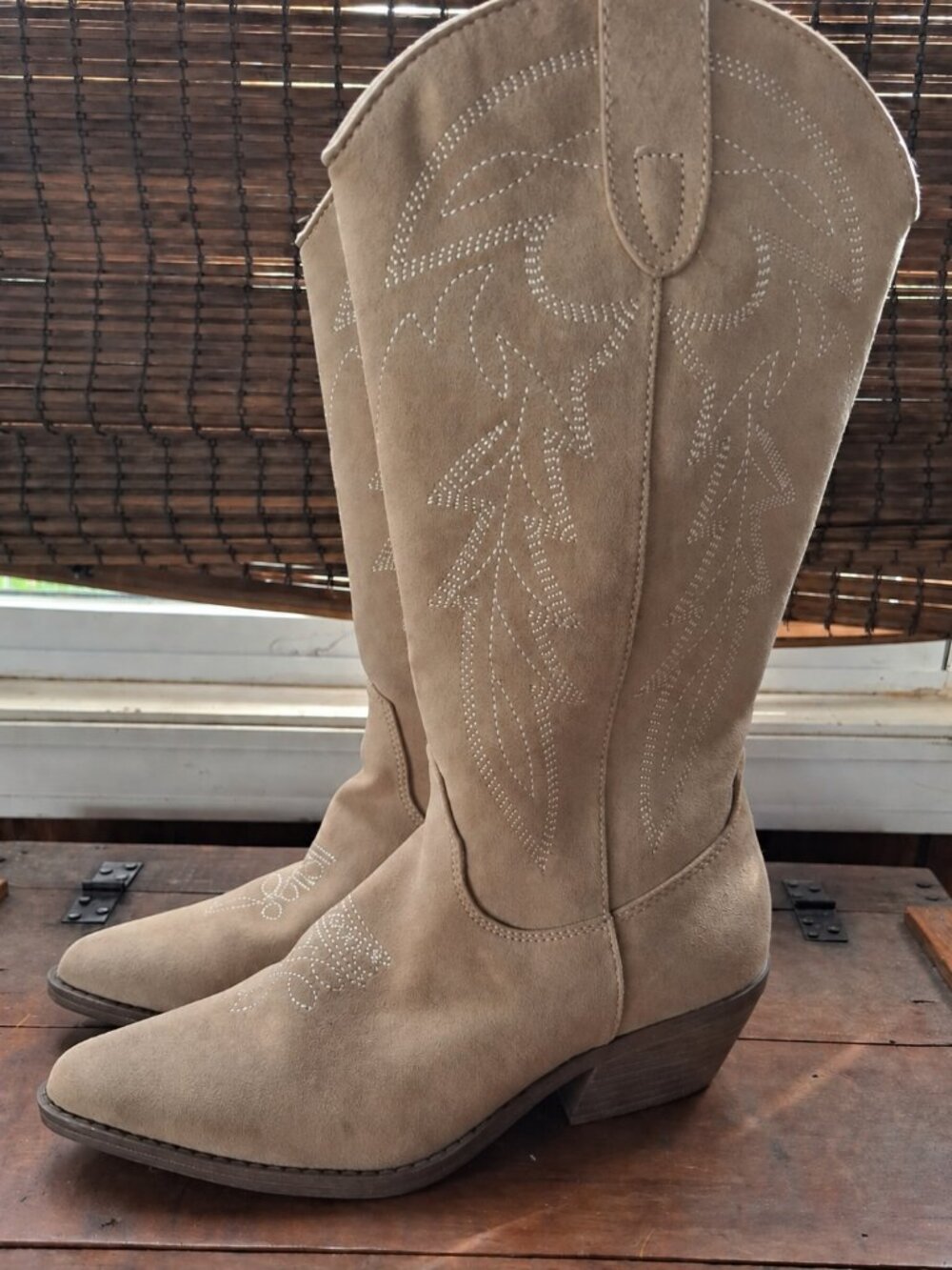 No Boundaries Western Cowboy Boots Women's Size 7 Beige Embroidered Pointed Toes